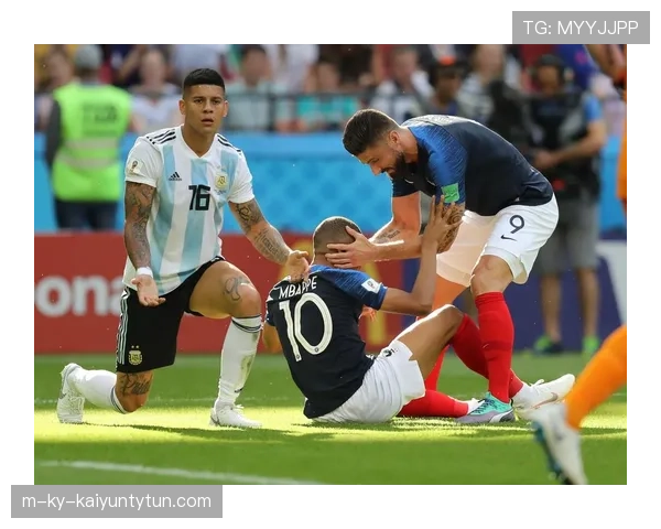 场外暴力行为如何影响足球判罚标准？裁判权力边界解析