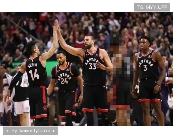 拉塞尔以篮下封盖主宰 防守作用胜过张伯伦