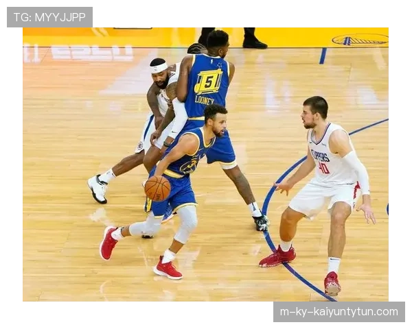 德隆·威廉姆斯通过挡拆创造进攻机会，显著提升球队组织效率