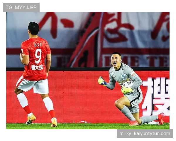 卡纳瓦罗高位逼抢撕开防线 本赛季防守角色转变明显