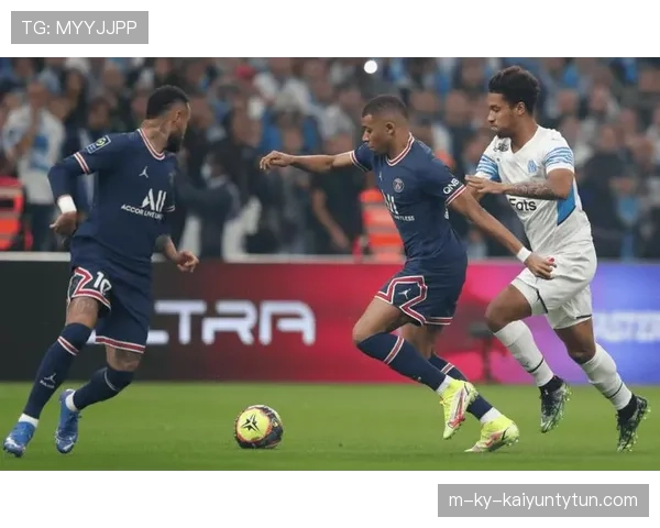 巴黎圣日耳曼中场硬度不足，近期比赛节奏掌控受限，对赛季表现产生影响
