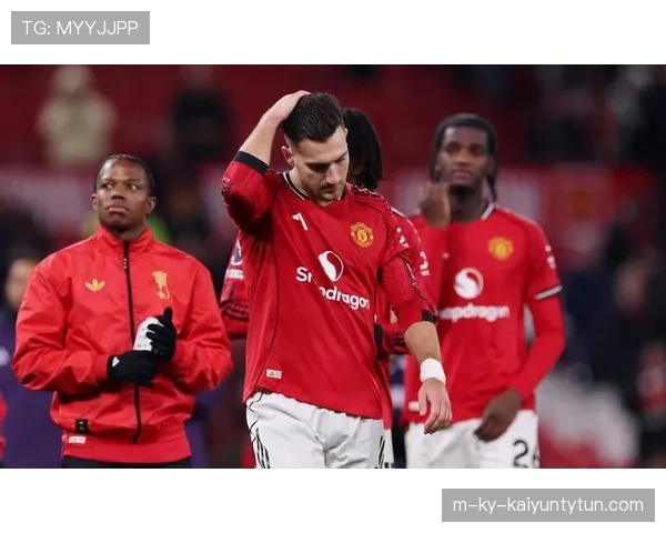 曼联进攻组织混乱问题在近期比赛中体现，对球队整体表现形成制约